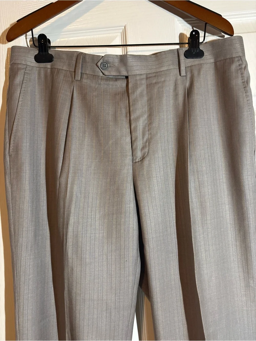 Men's Light Gray Two-Piece Suit - Classic Tailored Blazer & Trousers